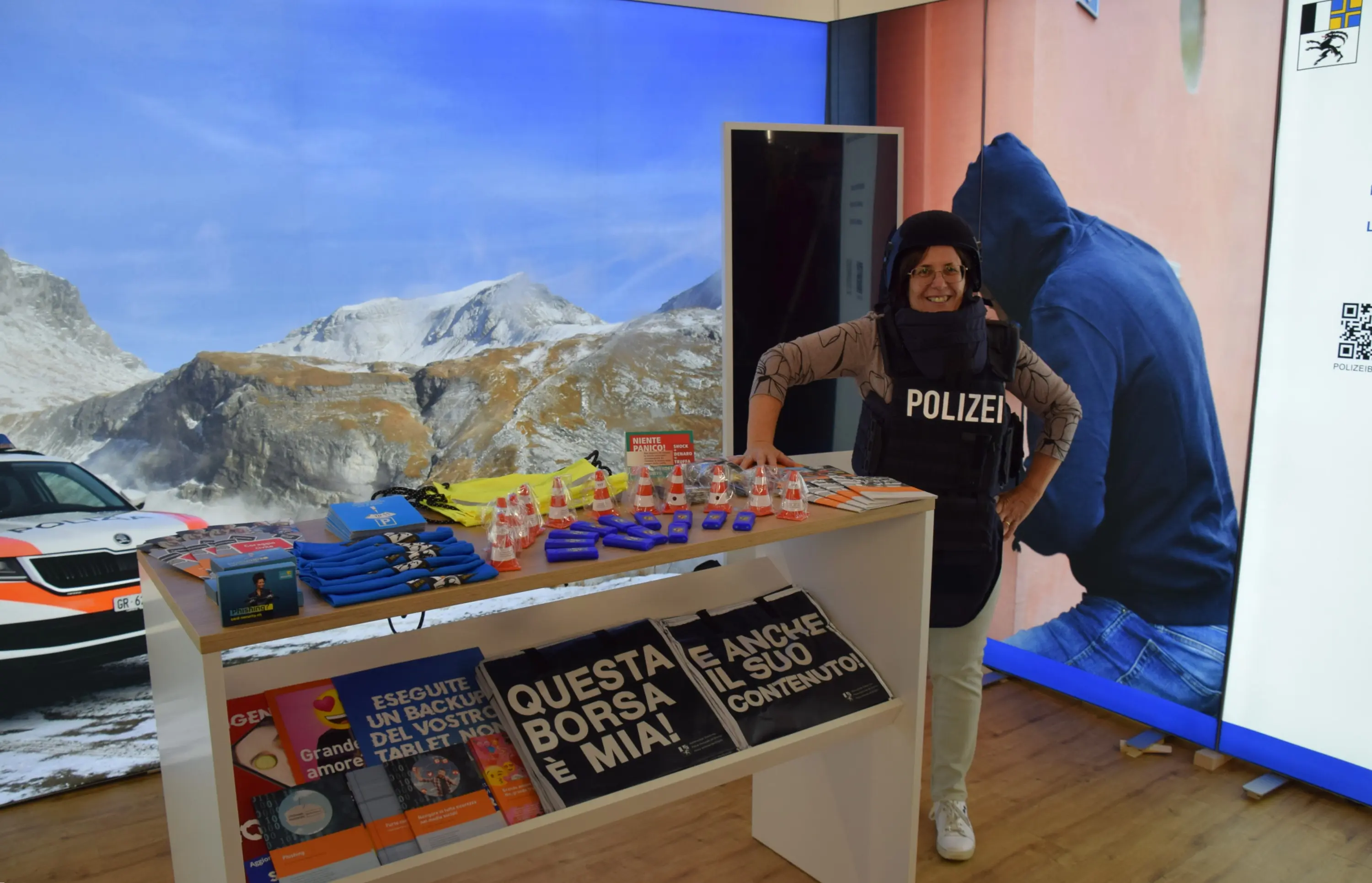 Stand della Polizia Cantonale dei Grigioni a Expo Valposchiavo 2025